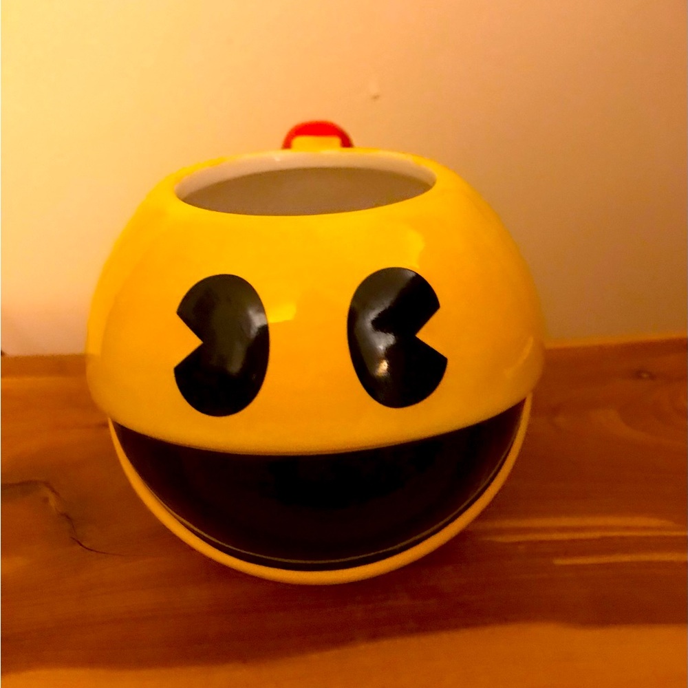 Zak! Designs PAC-MAN Shape Circular Round Coffee Mug